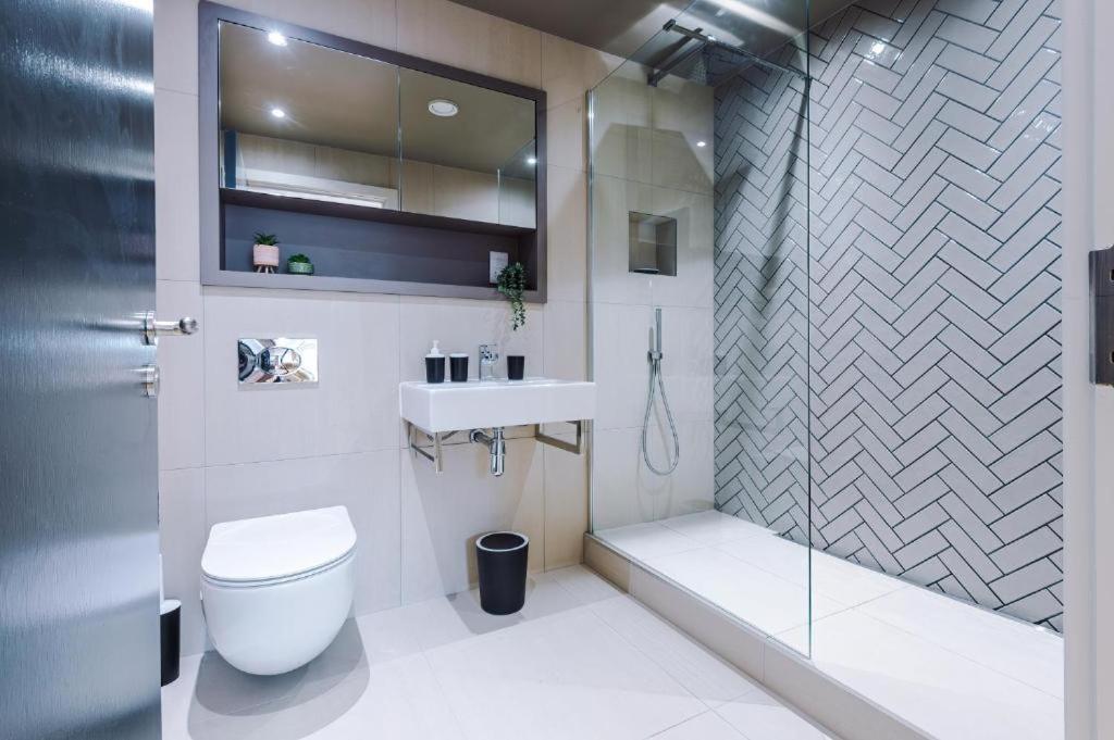 Apartment Exquisite Abode Sleeps 6! *