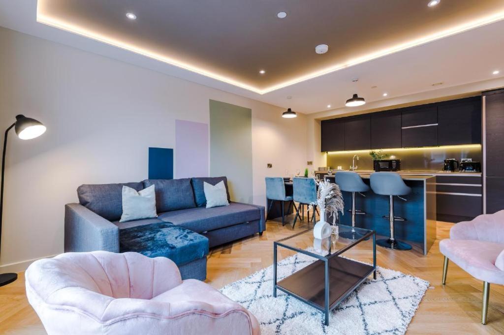 Exquisite Abode Sleeps 6! Apartment York