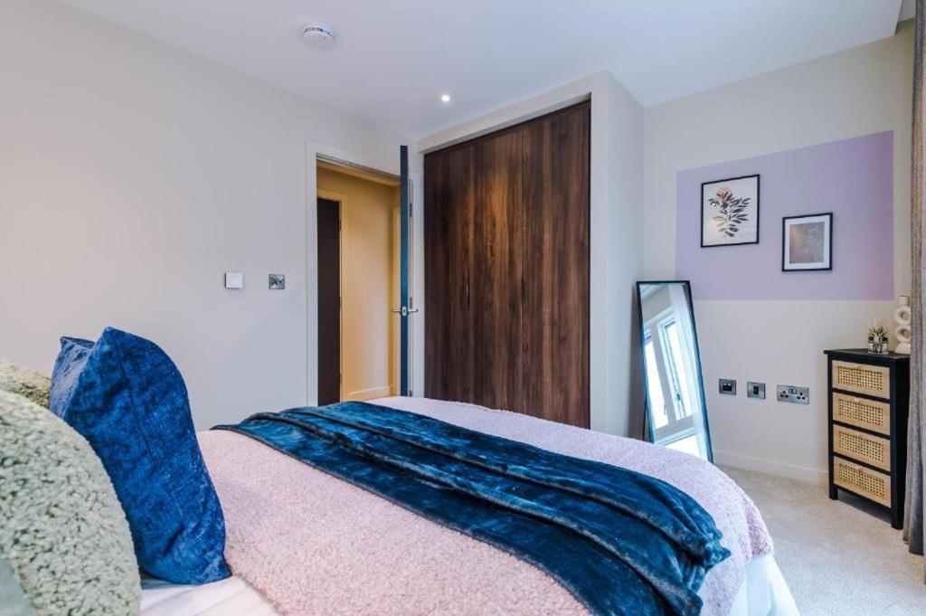 Apartment Exquisite Abode Sleeps 6! York