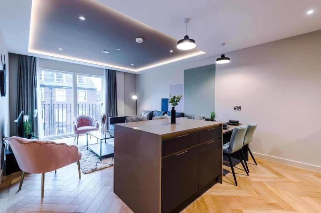Apartment Exquisite Abode Sleeps 6!