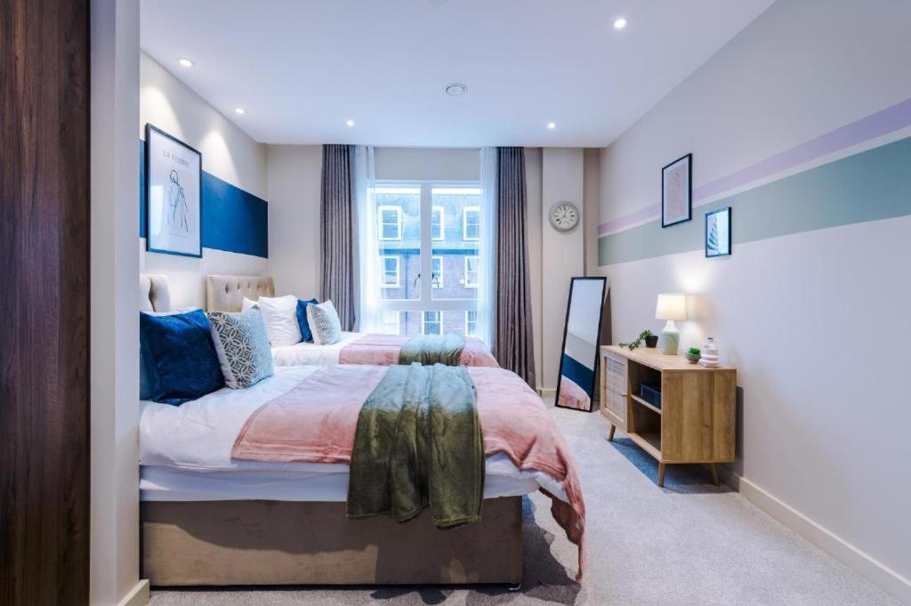 Apartment Exquisite Abode Sleeps 6!