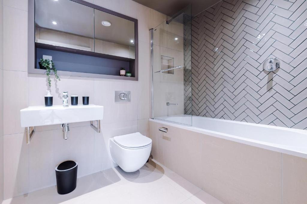 Exquisite Abode Sleeps 6! York
